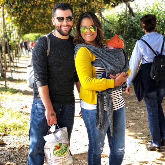 Meet Your Posher, Cassandra - Picture 3 of 3